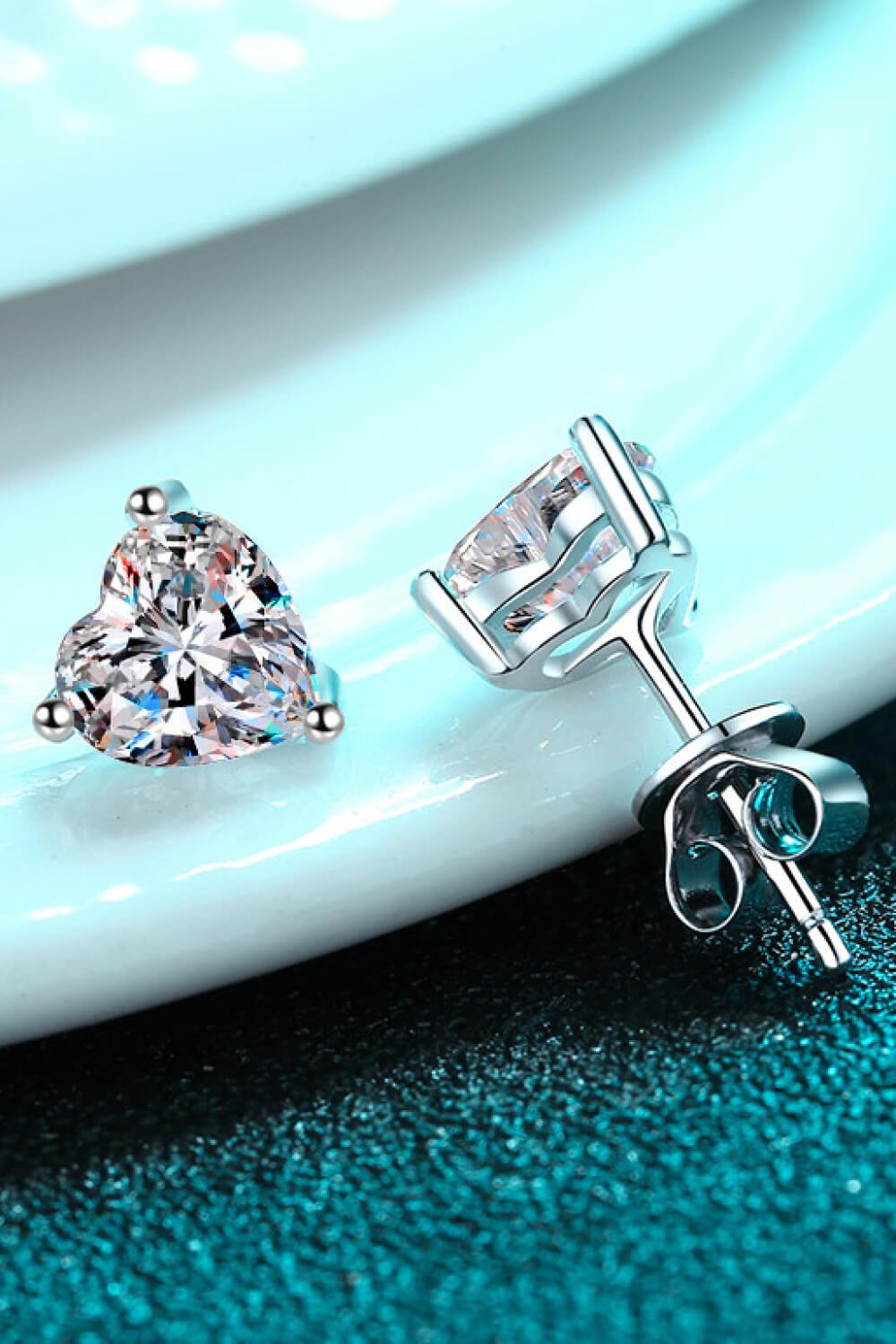 2 Carat Moissanite Heart-Shaped Stud Earrings - Quelle's BoutiQue