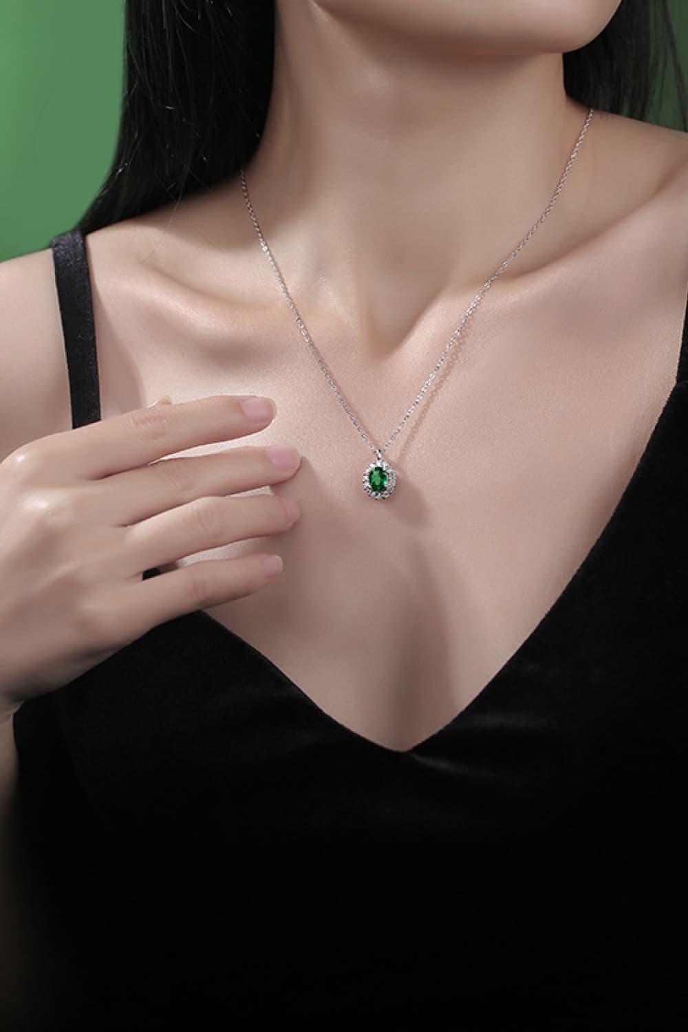 Emerald Green Oval Sterling Silver Necklace - Quelle's BoutiQue