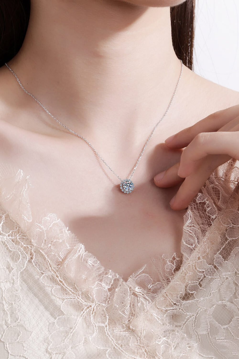 Flower-Shaped Moissanite Pendant Necklace - Quelle's BoutiQue