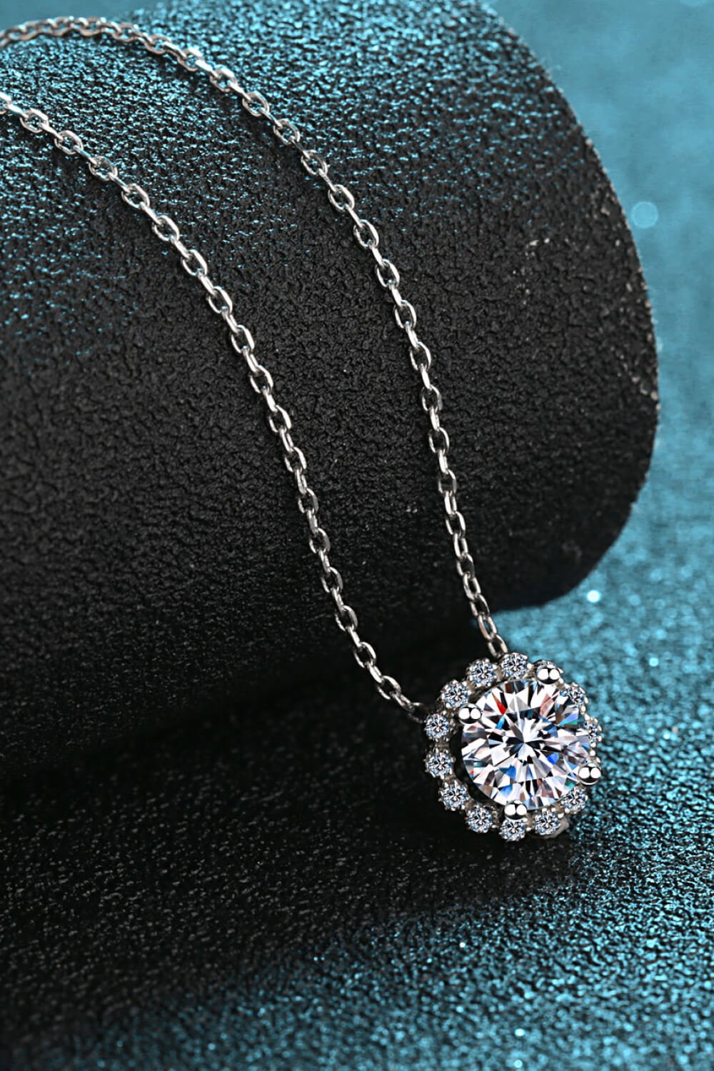 Flower-Shaped Moissanite Pendant Necklace - Quelle's BoutiQue