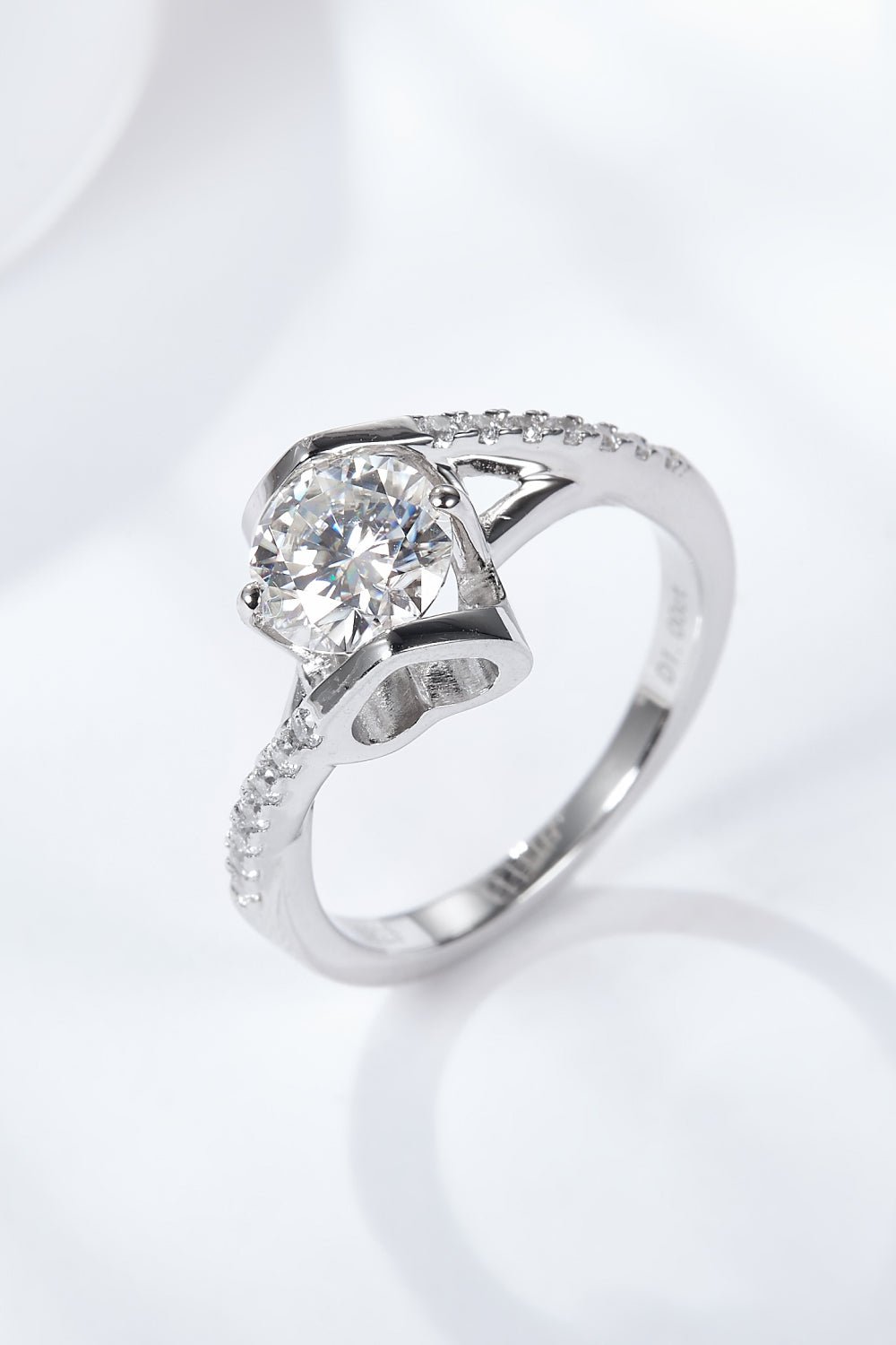 Heart Hug Moissanite Ring - Quelle's BoutiQue
