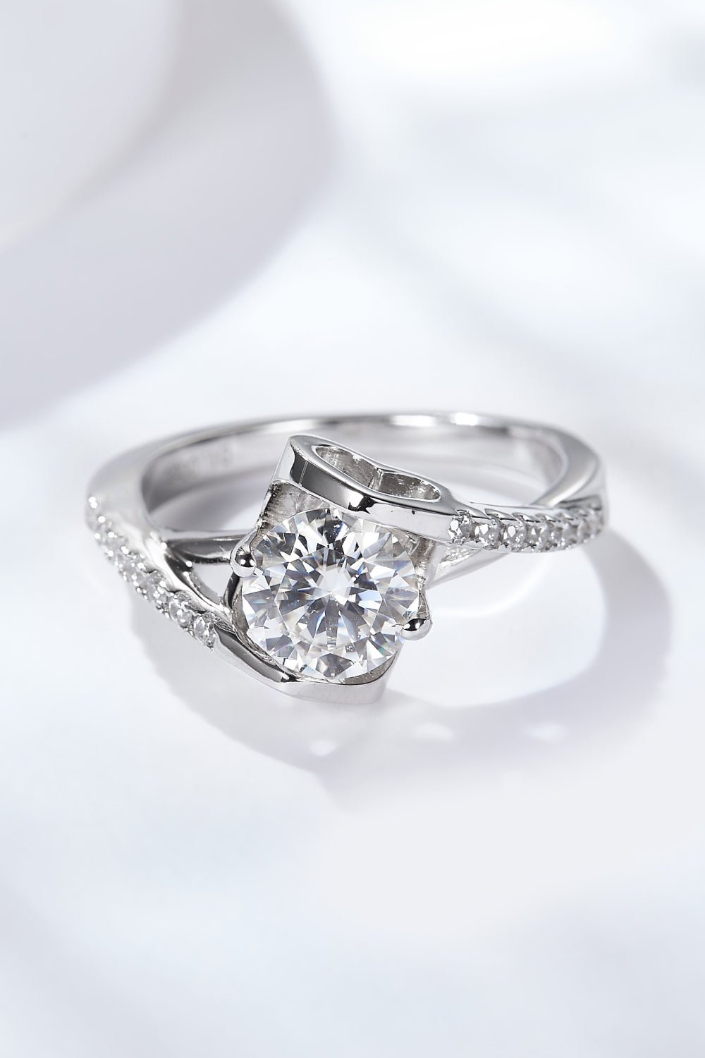 Heart Hug Moissanite Ring - Quelle's BoutiQue