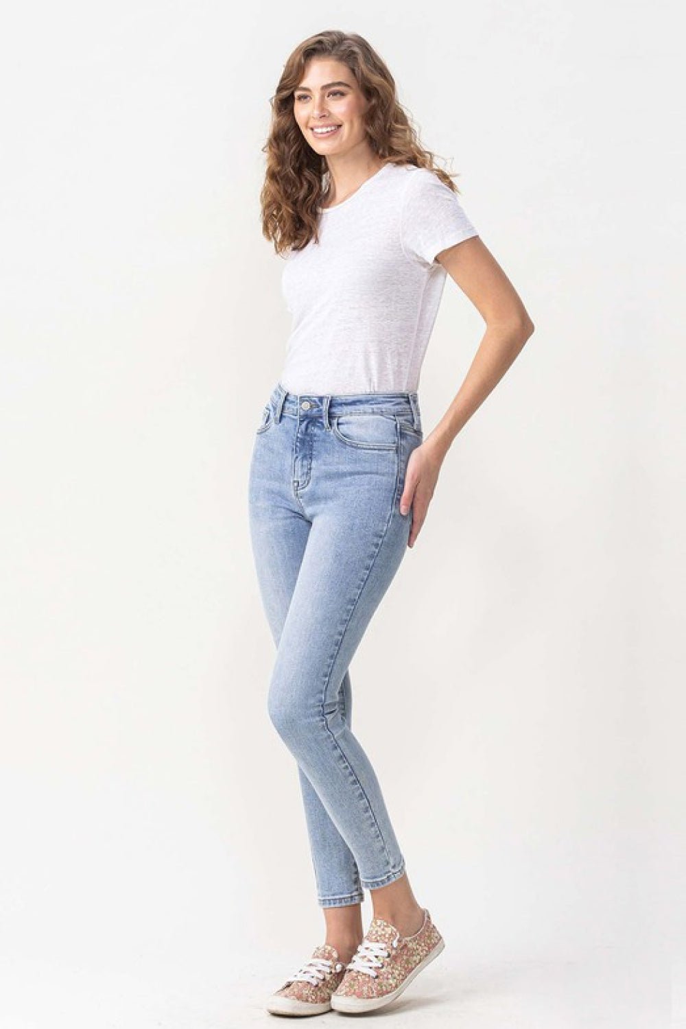 Light-Washed High Rise Crop Skinny Jeans - Quelle's BoutiQue