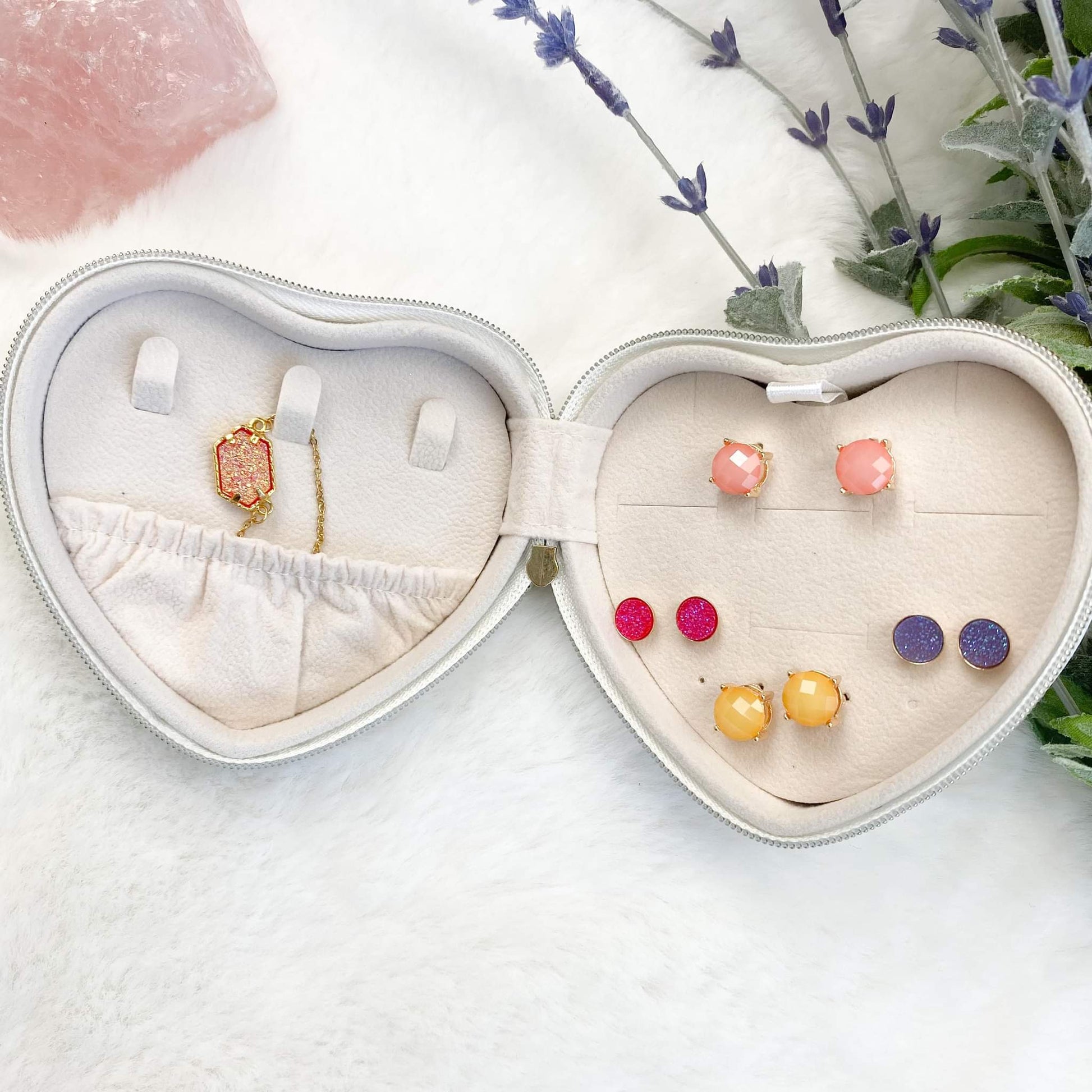 Zip Closure Heart Jewelry Case - Quelle's BoutiQue